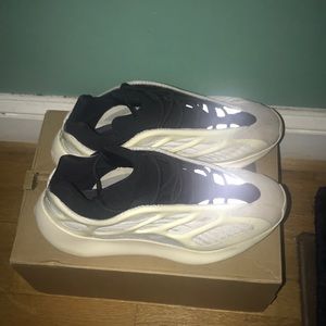 Yeezy 700v3 Azael